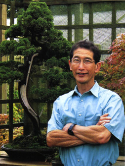 HM The Queen with Peter Chan at the Chelsea at the Chelsea Flower Show